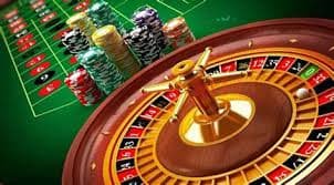 jill77 casino — Pragmatic Play နှင့် PG Soft slot games များကို Myanmar ကစားသူ tablet ဖြင့် ကစားနေသည်၊ colorful slot reels spin နေသော မြင်ကွင်း
